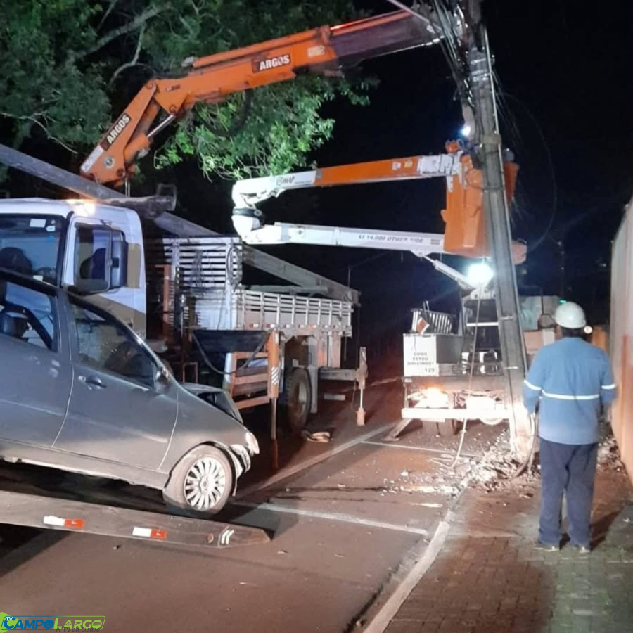 Veículo colide com poste e deixa cerca de 300 imóveis sem energia em Botiatuva
